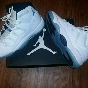 Jordan 11's Columbia's- boys size 5.5= 7/ 7.5 in w